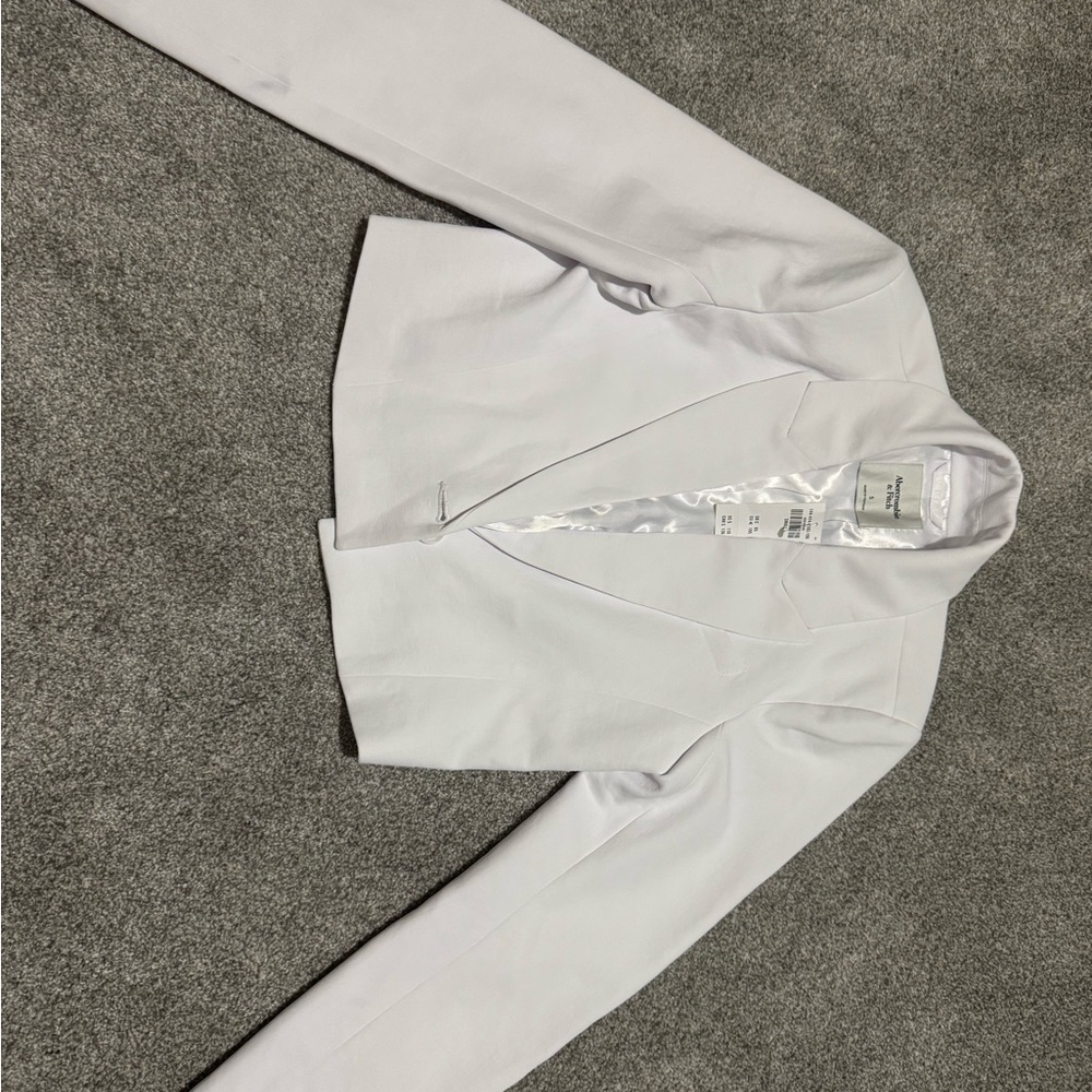 Abercrombie & Fitch White Blazer with Notched Lapel